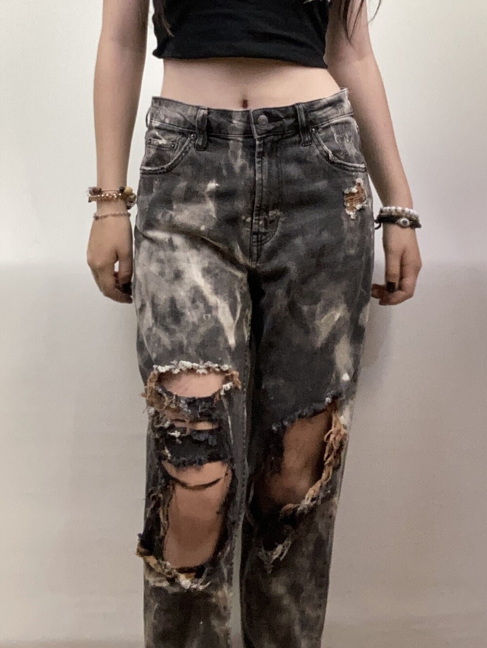 Wild Fable Women's Size 4 High Rise Mom Distressed Faded Bleach Dye Black Jeans